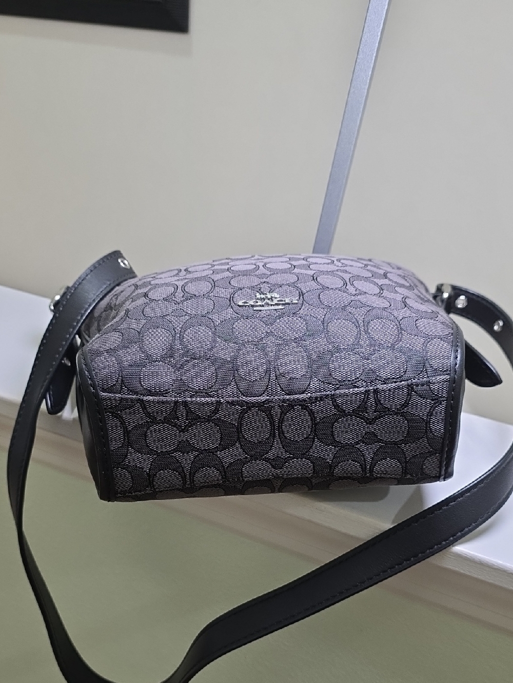 COACH 25697 Signature Black Smoke Dufflette Shoulder Bag Crossbody Like New - Picture 7 of 16
